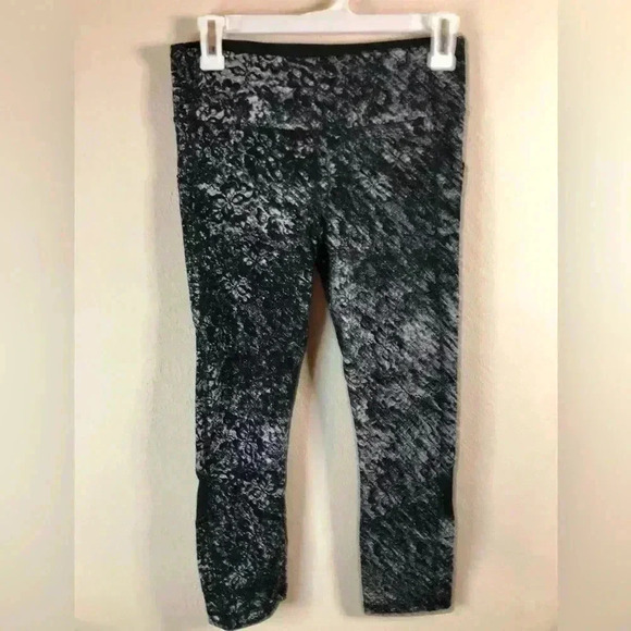 Lululemon Pace Rival Crop Achromatize Ice Grey Black sz 6 - Picture 3 of 8